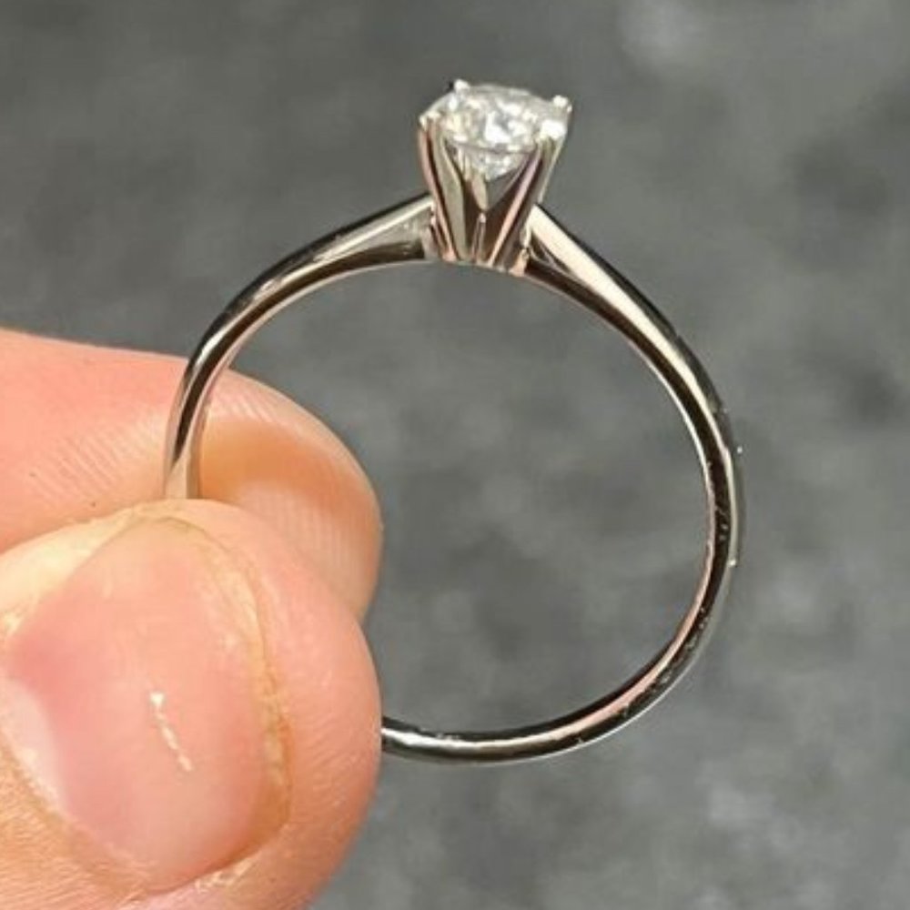 Engagement ring - Picture 2 of 3